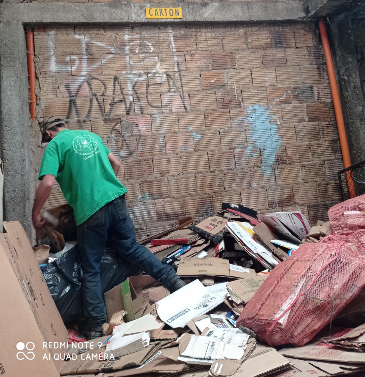 Zona de cartón en el centro de acopio